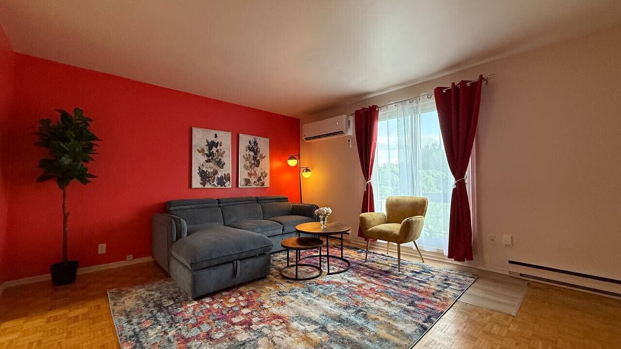 Photo of Livingroom in Pierrefonds-Roxboro
