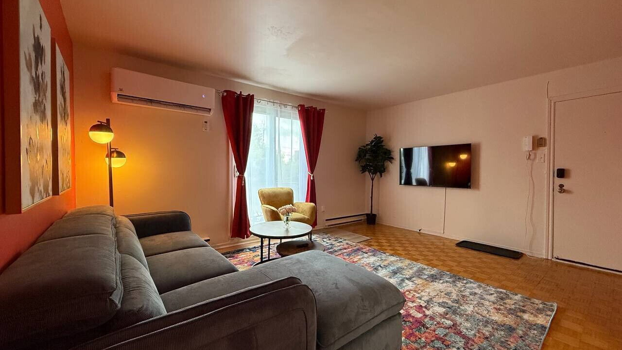 Photo of Livingroom in Pierrefonds-Roxboro