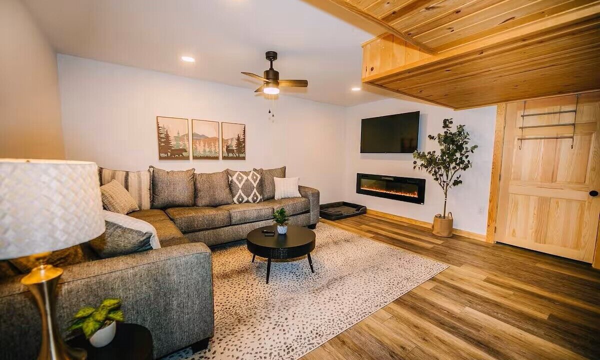 Photo of Livingroom in Draper