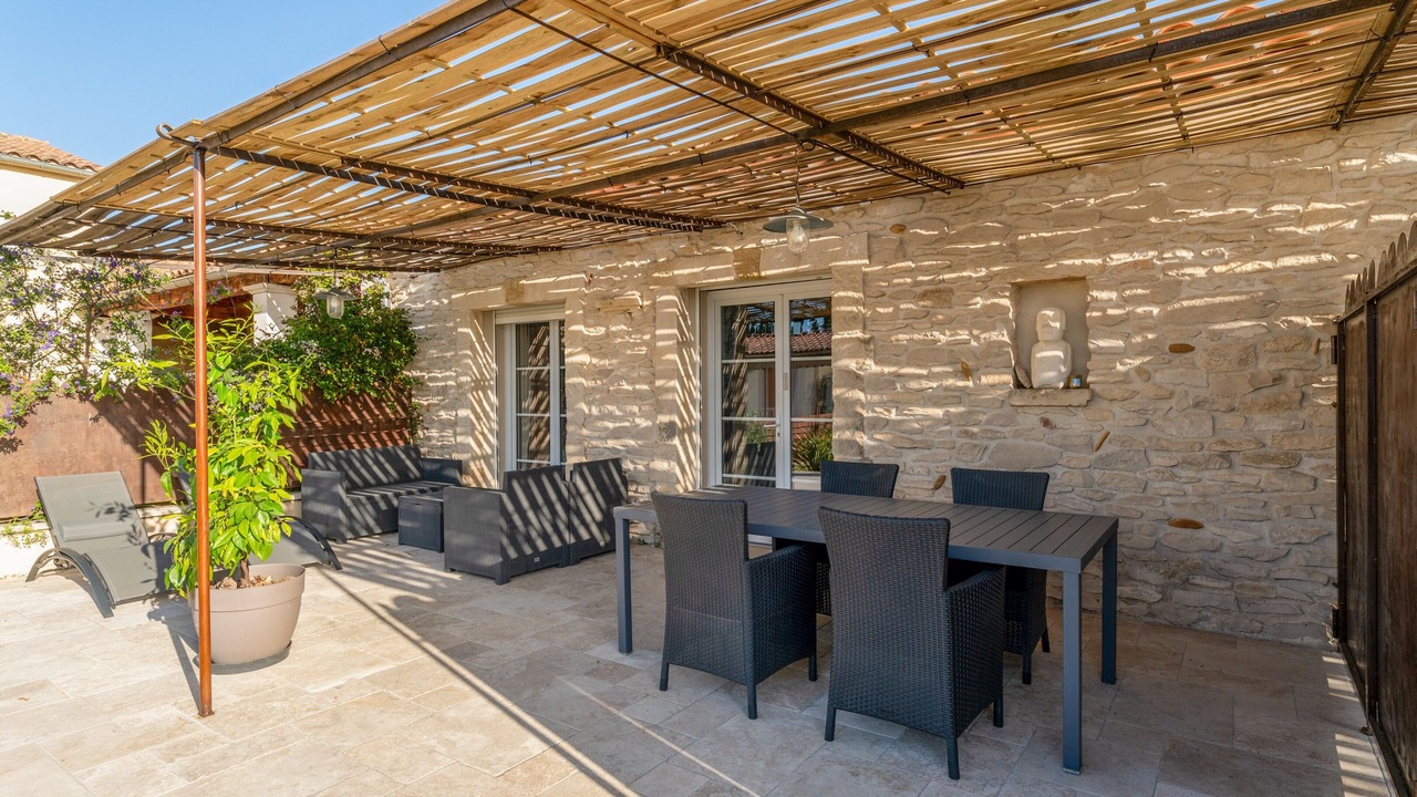 Photo of Outdoor in Tavel