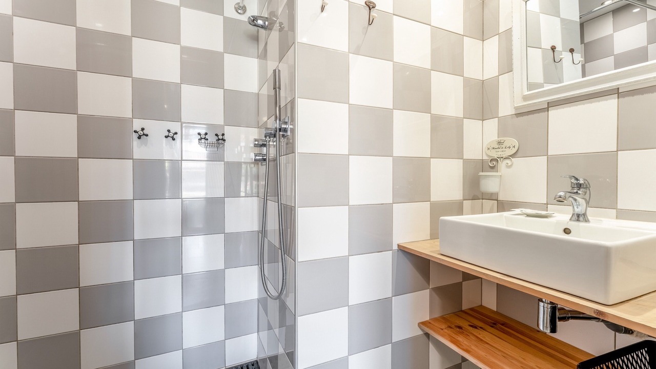 Photo of Bathroom in Tavel