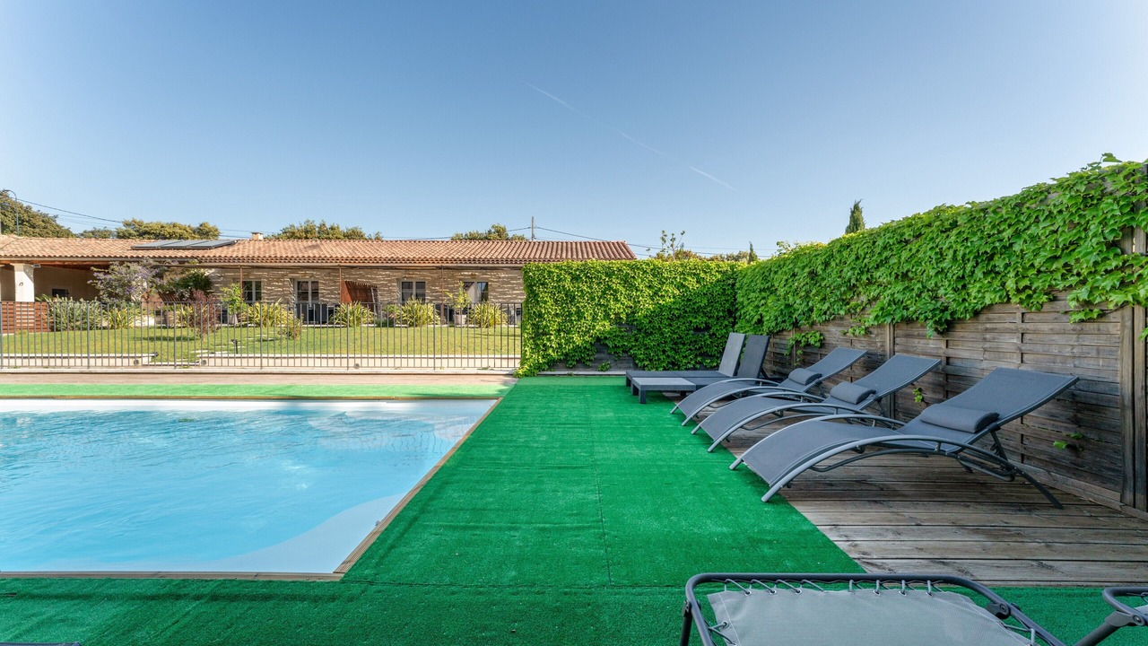 Photo of Outdoor in Tavel