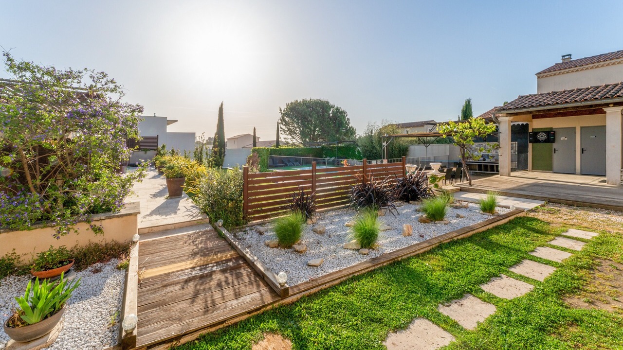 Photo of Outdoor in Tavel