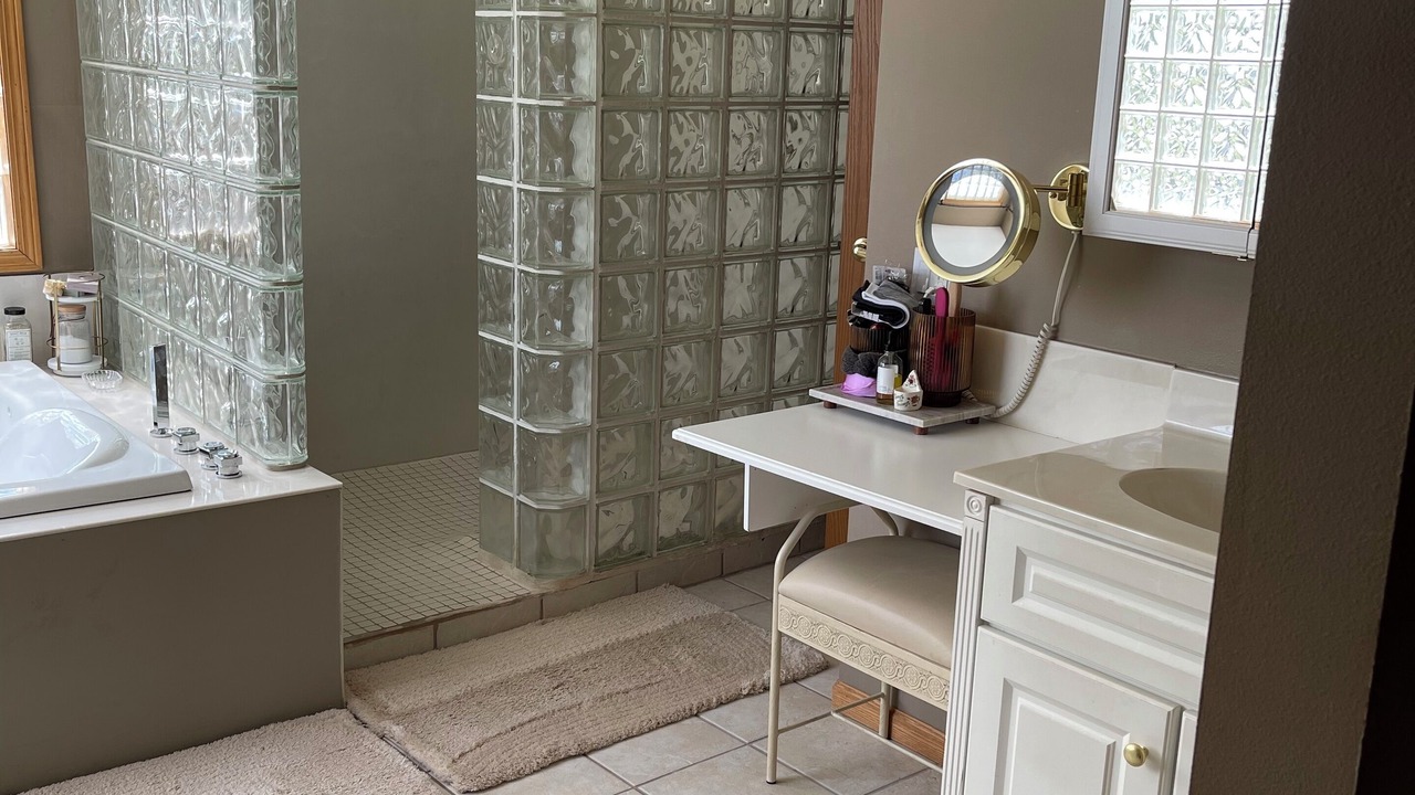 Photo of Bathroom in Guthrie County