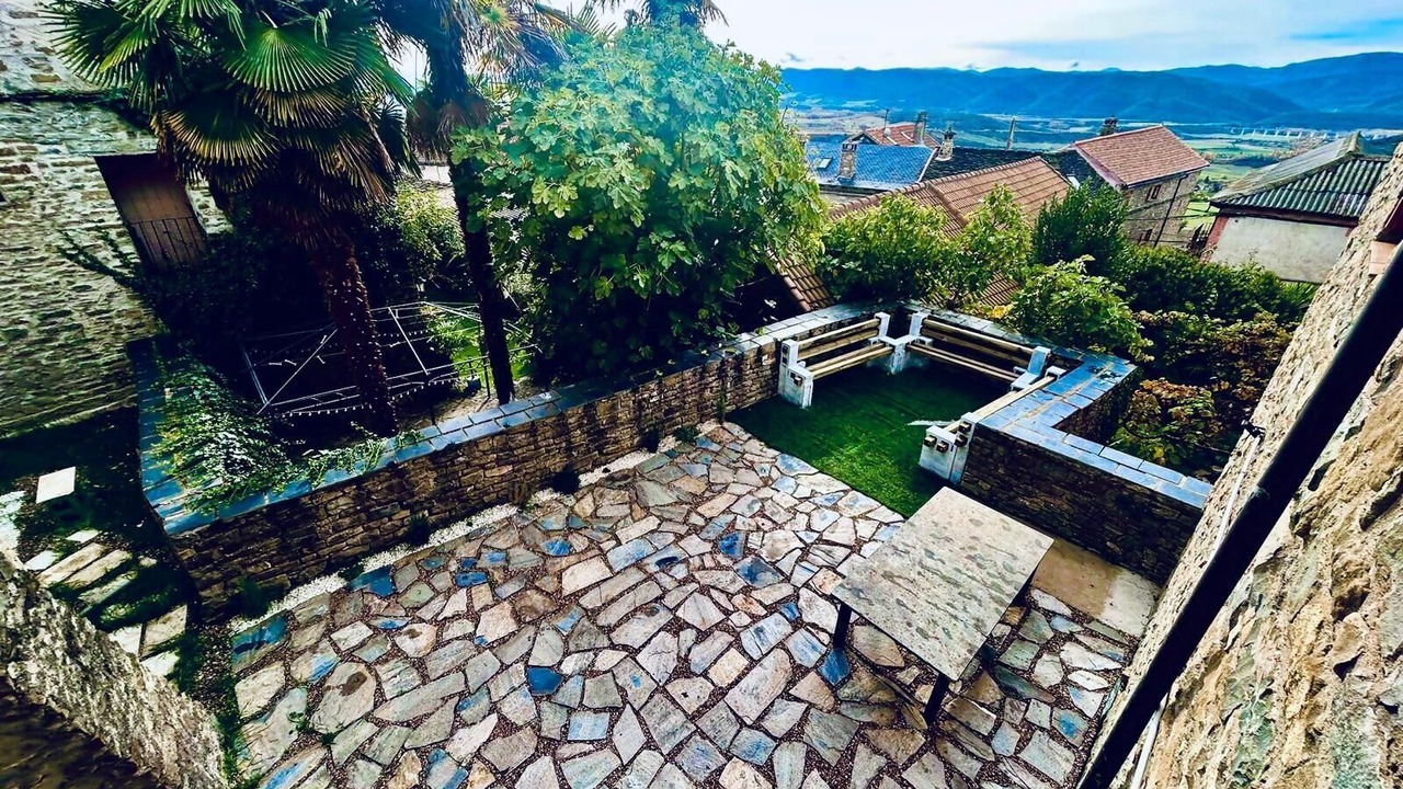 Photo of Patio Balcony in Araguas del Solano