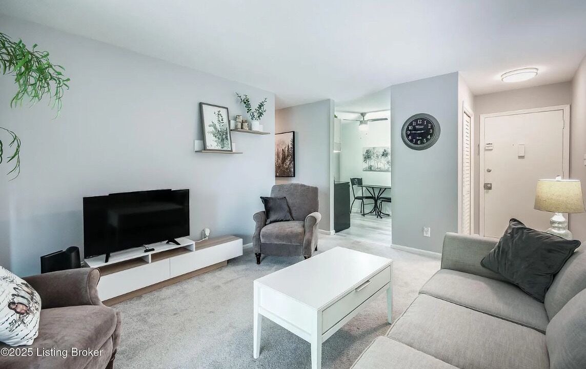 Photo of Livingroom in Bashford Manor