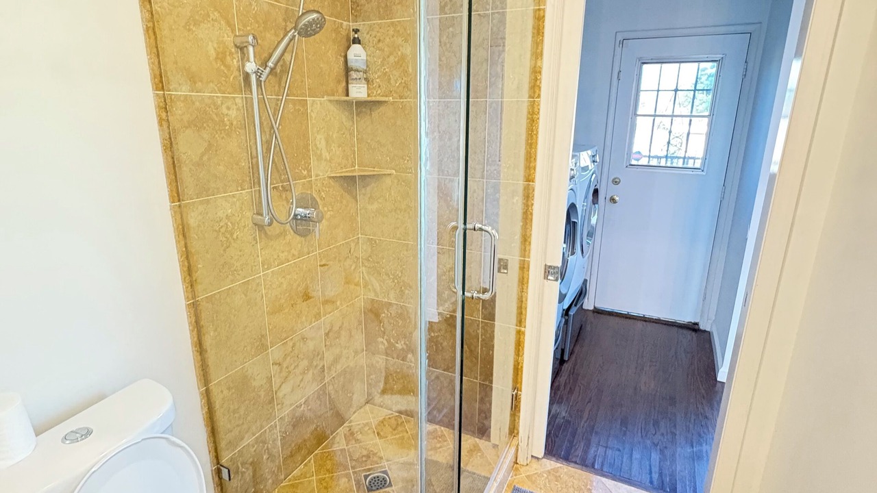 Photo of Bathroom in Ladera Heights