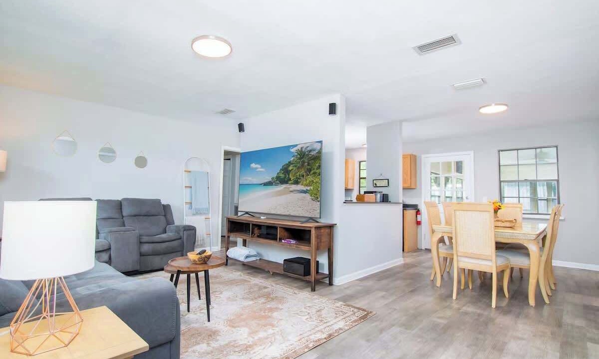 Photo of Livingroom in Westside