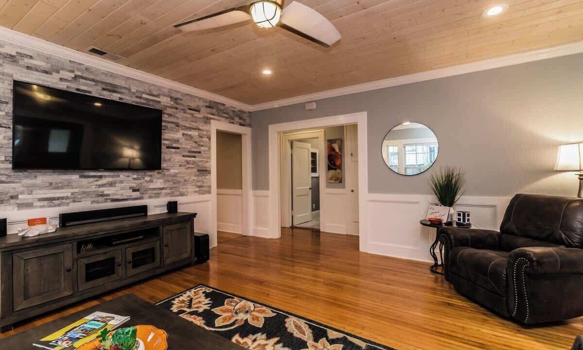 Photo of Livingroom in East Lake Morton