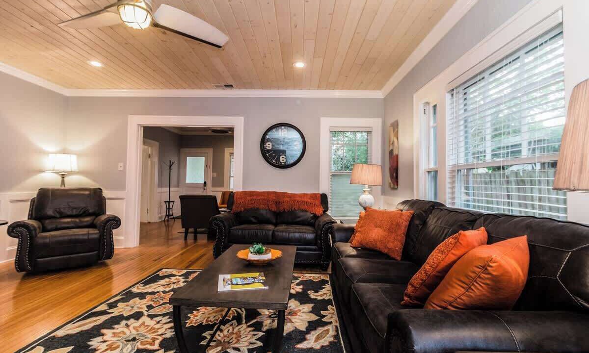 Photo of Livingroom in East Lake Morton