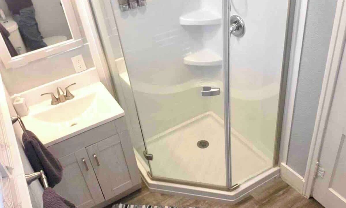 Photo of Bathroom in East Lake Morton