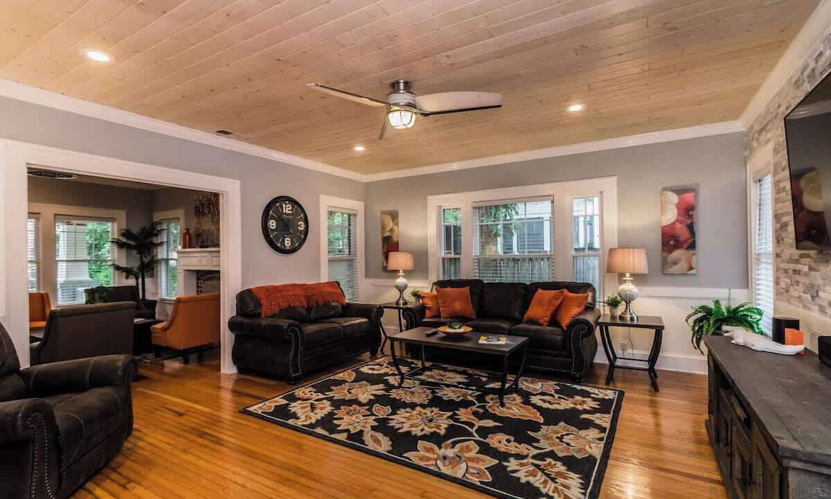 Photo of Livingroom in East Lake Morton