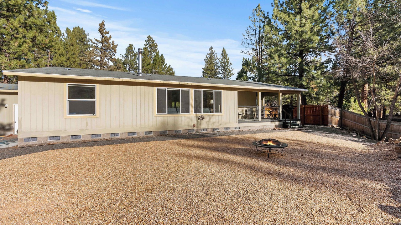 Photo of Bedroom in Deschutes River Woods