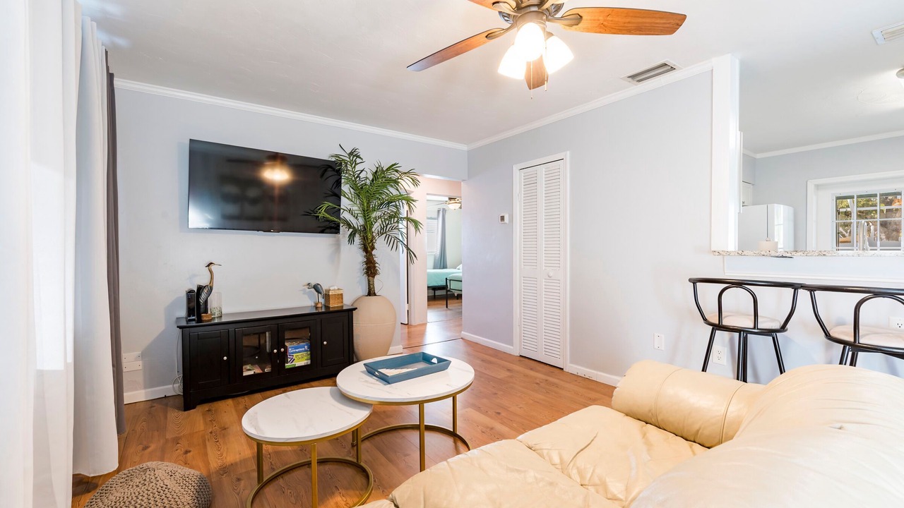 Photo of Bedroom in Bayshore Gardens