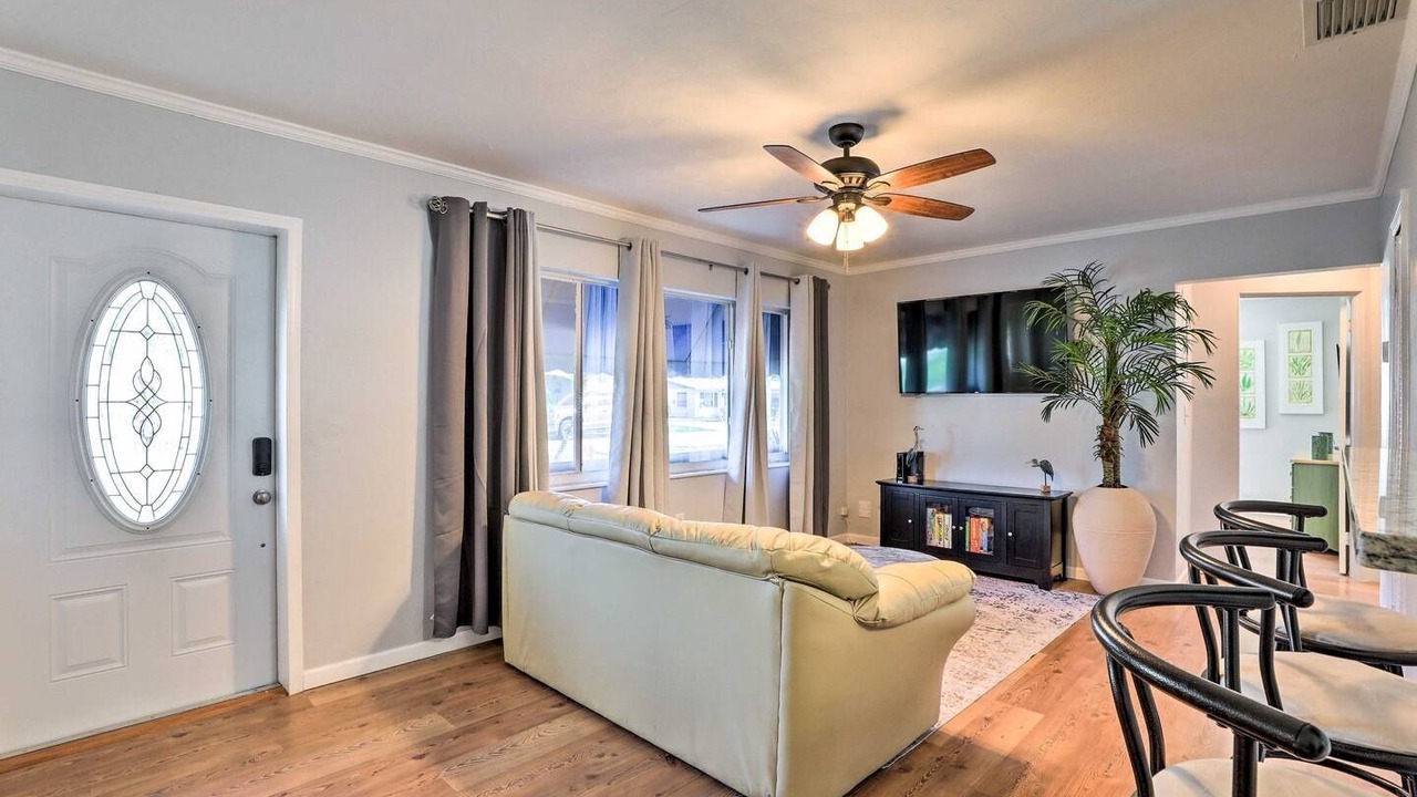 Photo of Livingroom in Bayshore Gardens