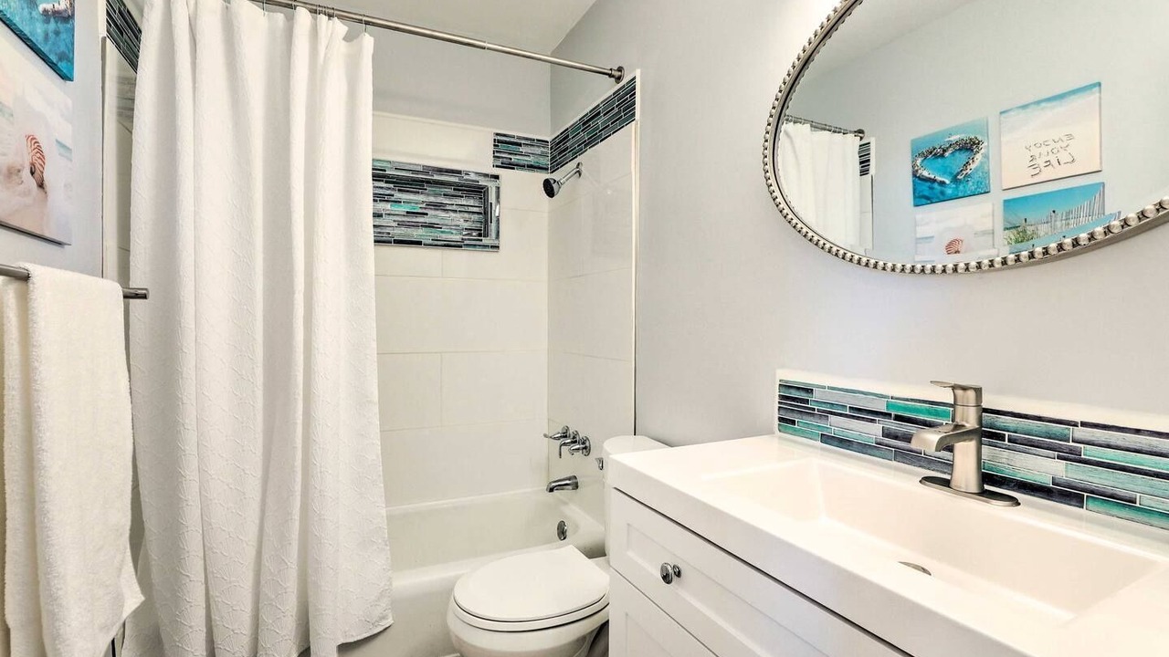 Photo of Bathroom in Bayshore Gardens