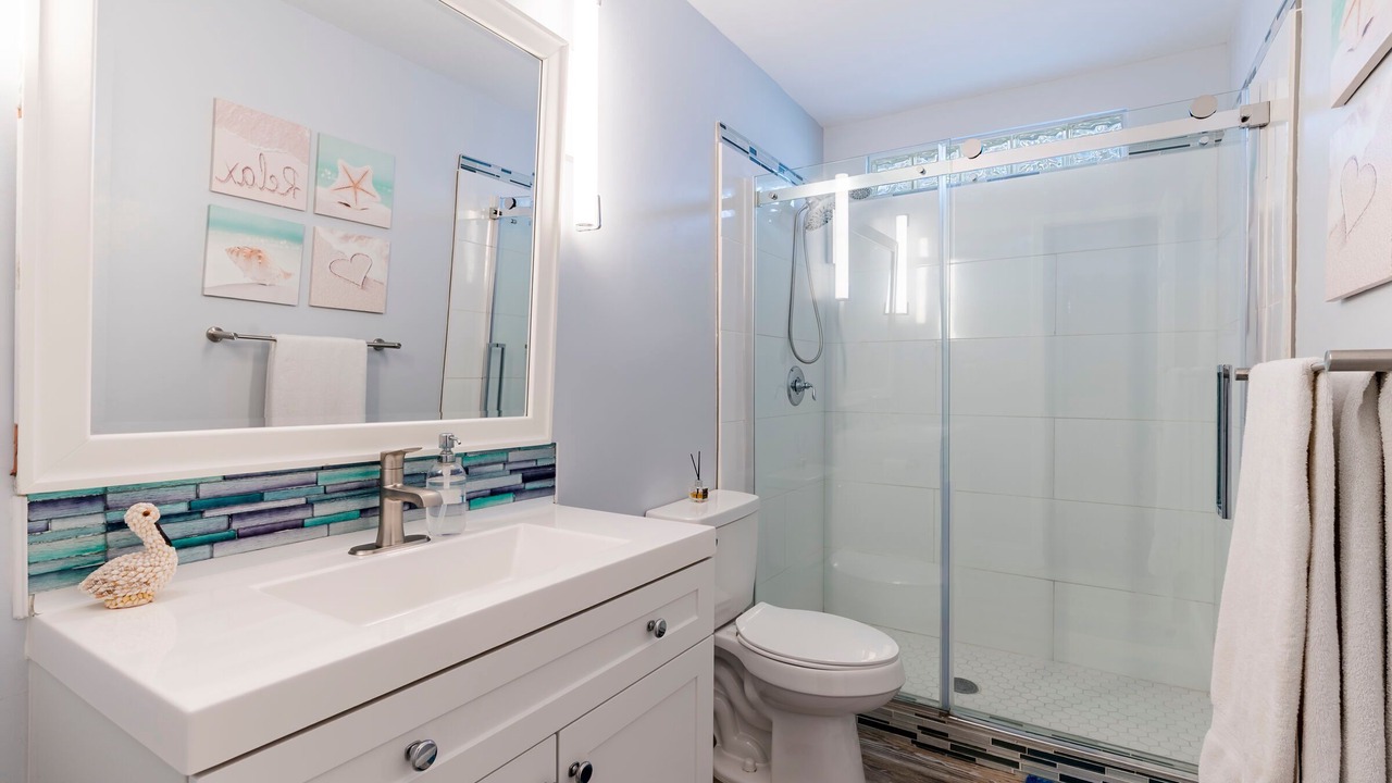 Photo of Bathroom in Bayshore Gardens