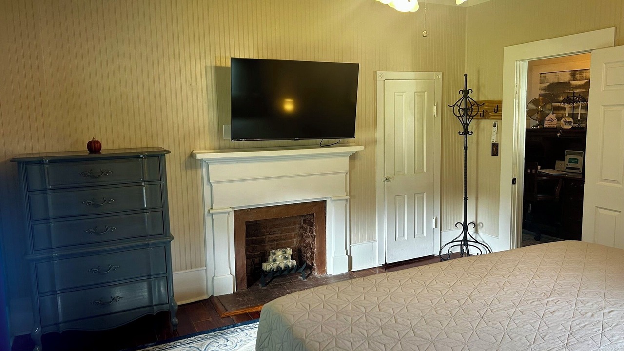 Photo of Bedroom in Historic District