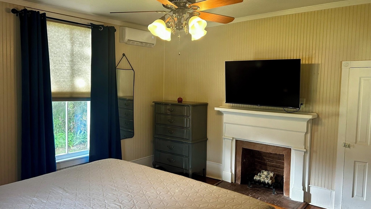 Photo of Bedroom in Historic District
