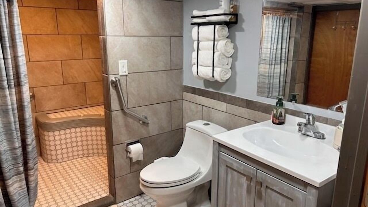 Photo of Bathroom in Adamstown