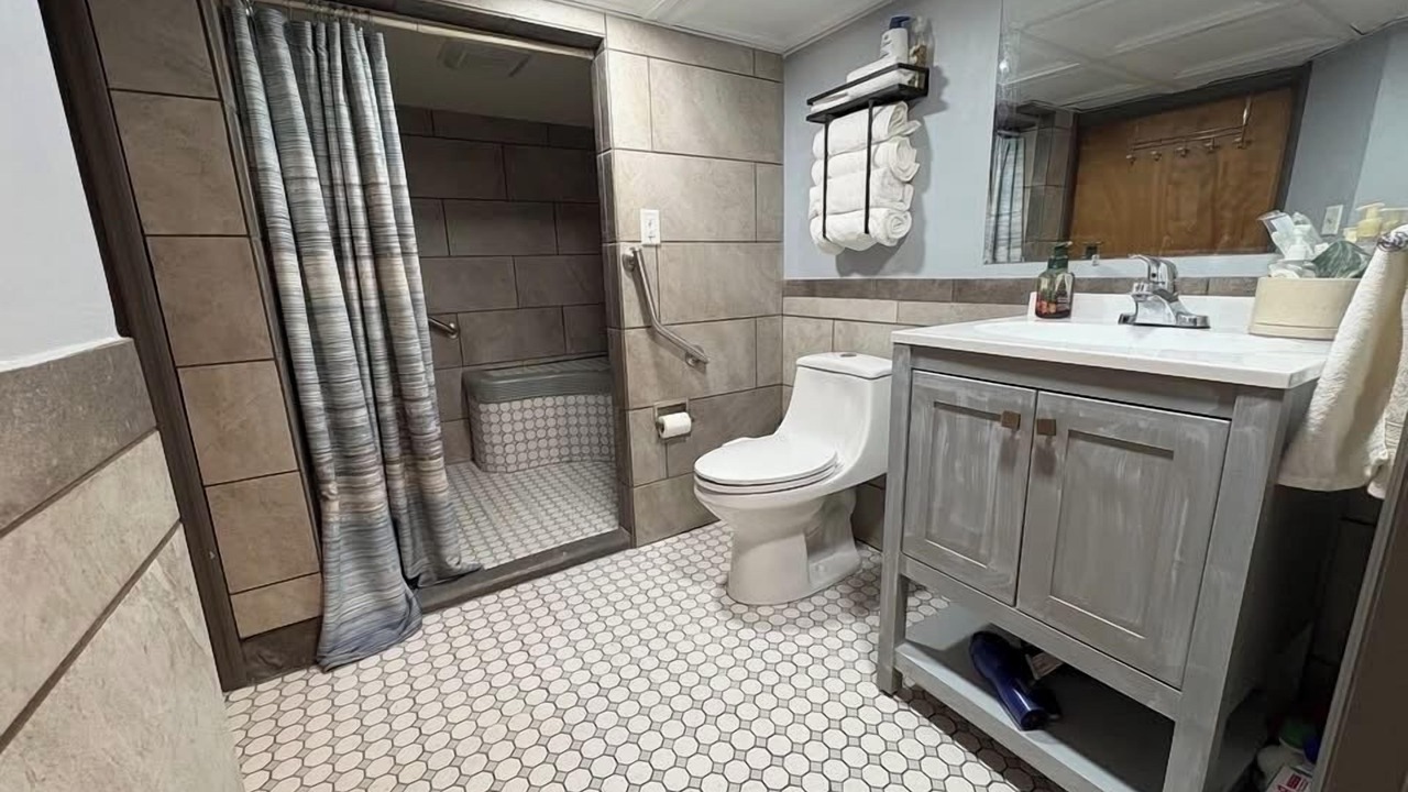 Photo of Bathroom in Adamstown