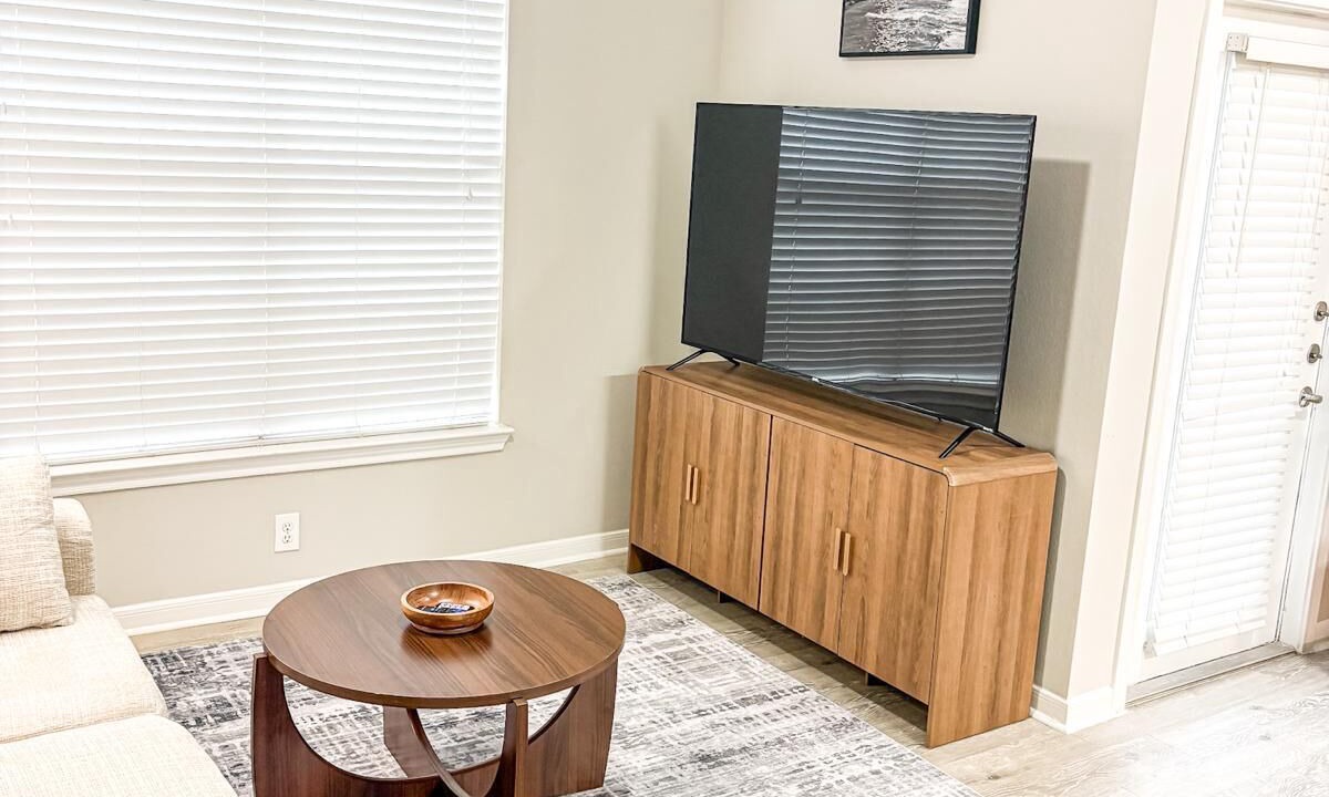 Photo of Livingroom in Alden Bridge