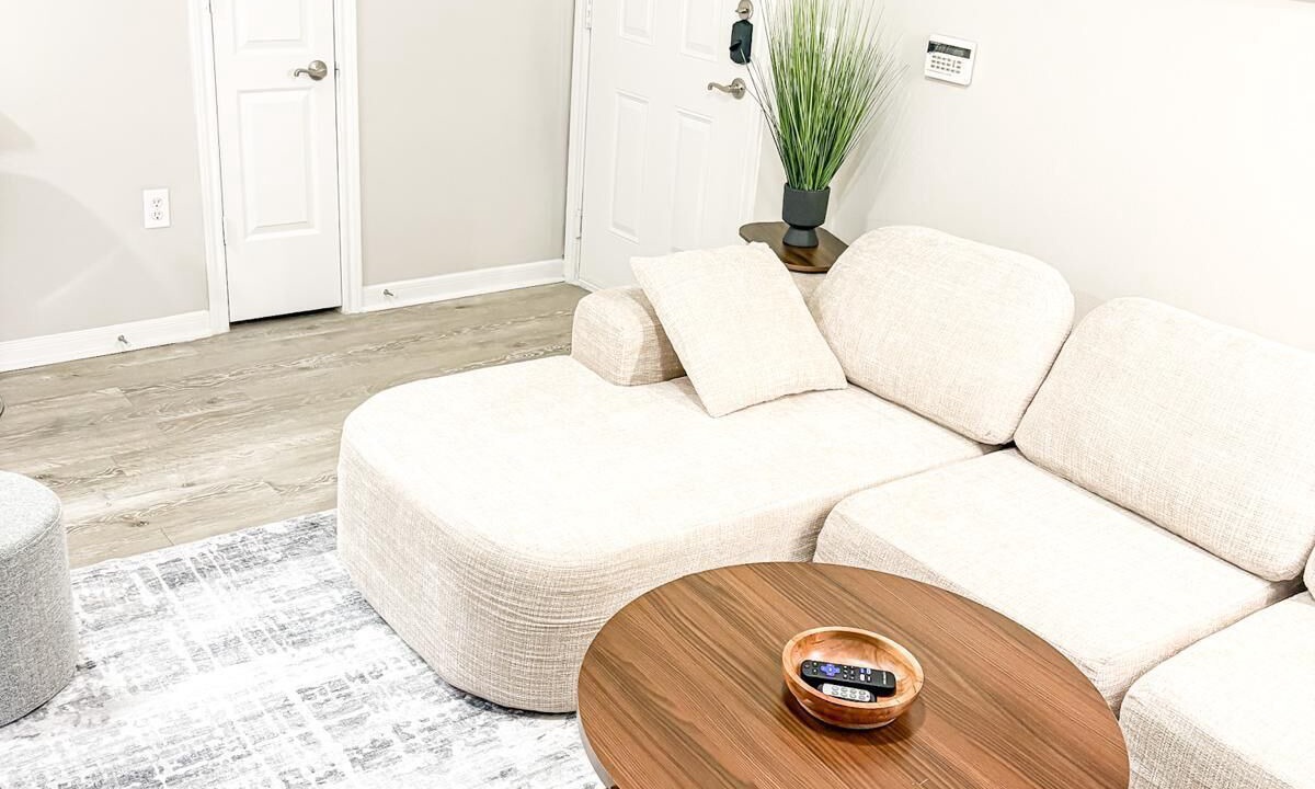 Photo of Livingroom in Alden Bridge