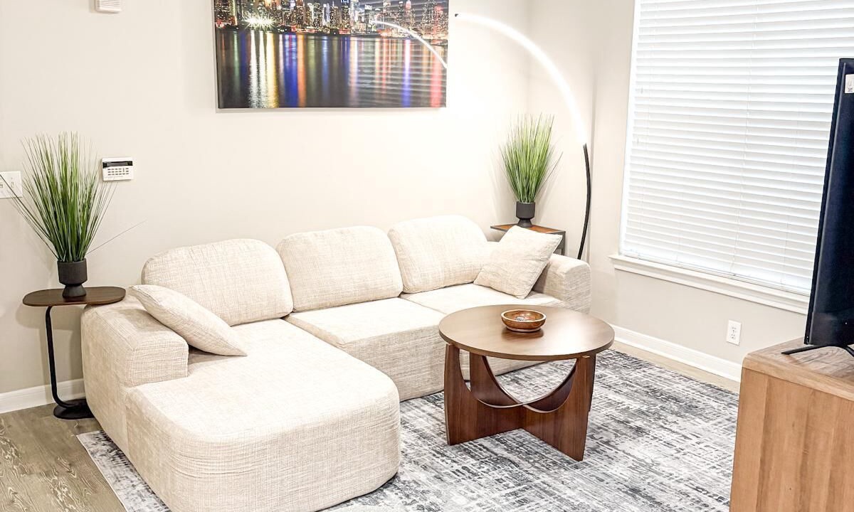 Photo of Livingroom in Alden Bridge