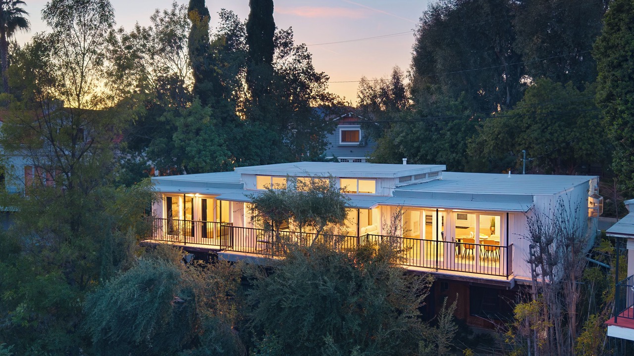 Photo of Outdoor in Woodland Hills