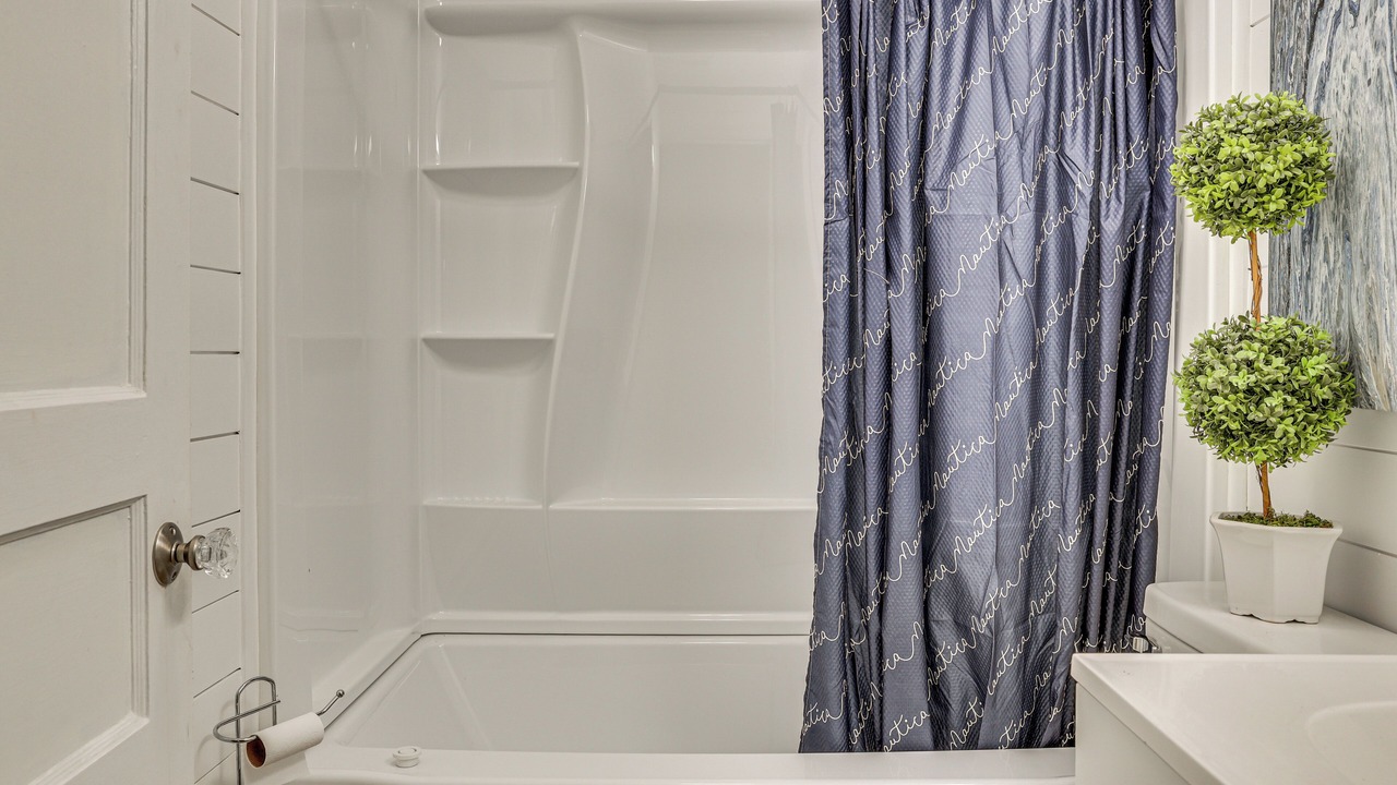 Photo of Bathroom in East Ridge
