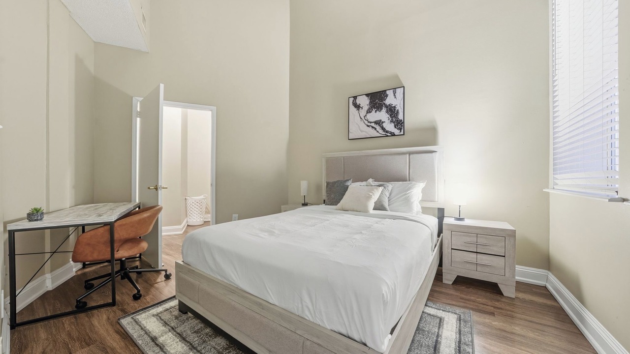 Photo of Bedroom in Downtown