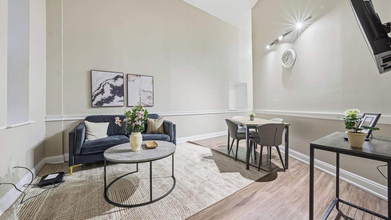 Photo of Livingroom in Downtown