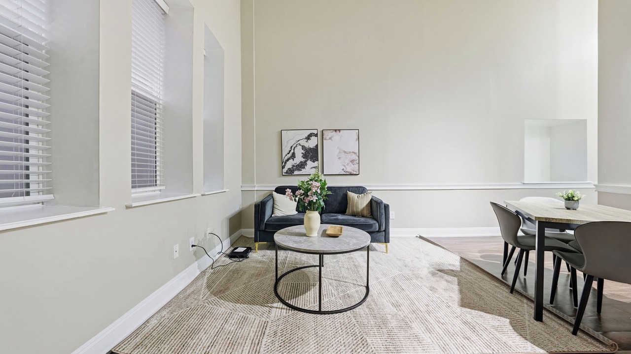 Photo of Livingroom in Downtown