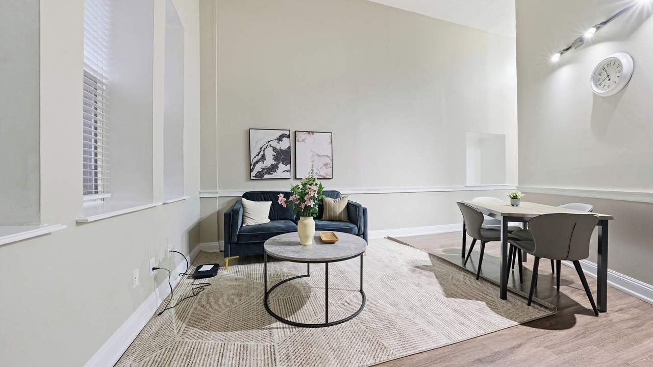 Photo of Livingroom in Downtown