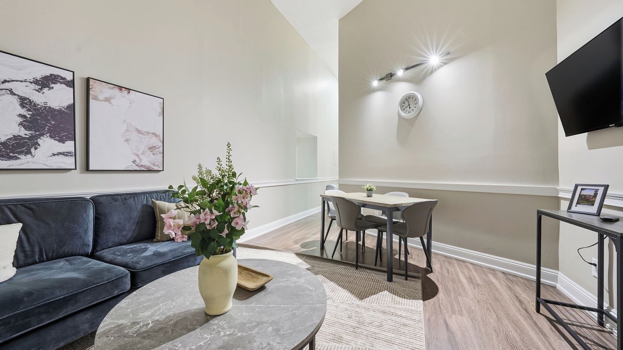 Photo of Livingroom in Downtown