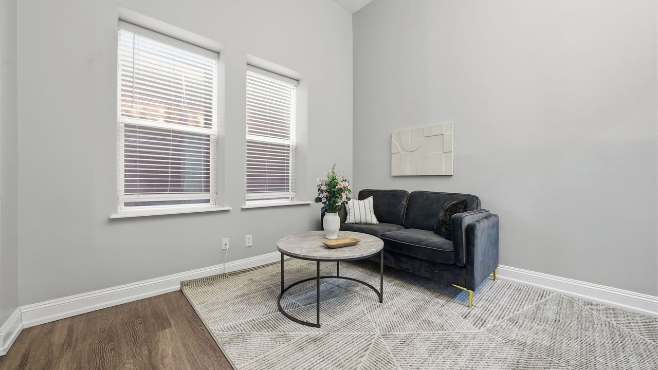 Photo of Livingroom in Downtown