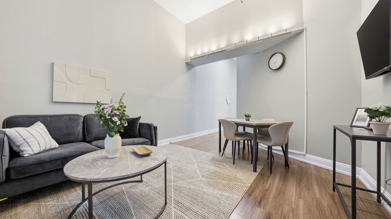 Photo of Livingroom in Downtown