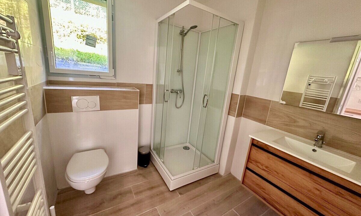 Photo of Bathroom in Plouedern