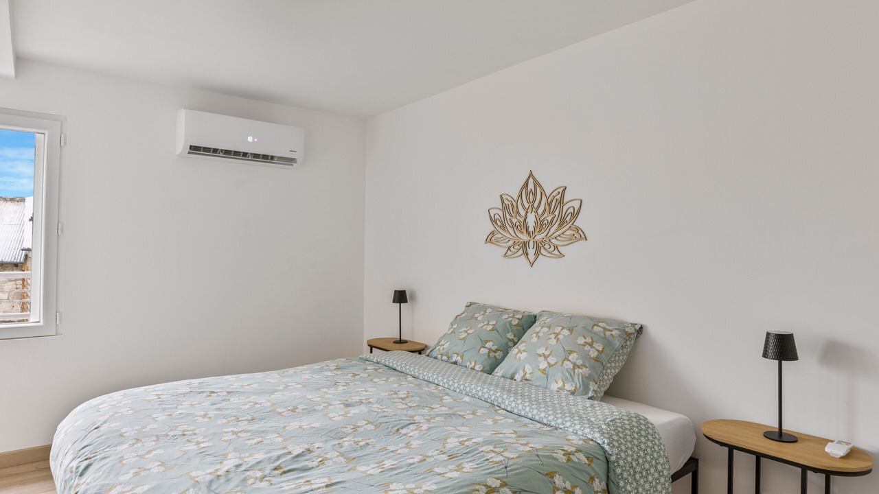 Photo of Bedroom in Brain-sur-Allonnes