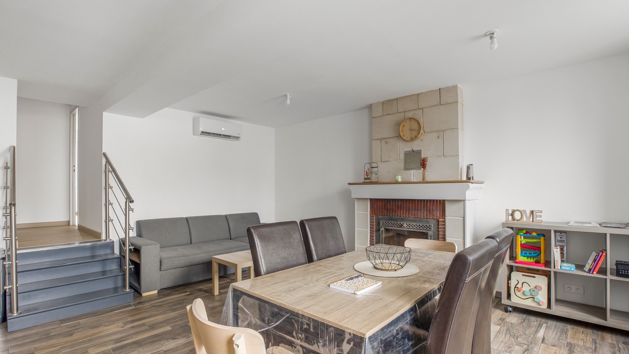 Photo of Livingroom in Brain-sur-Allonnes