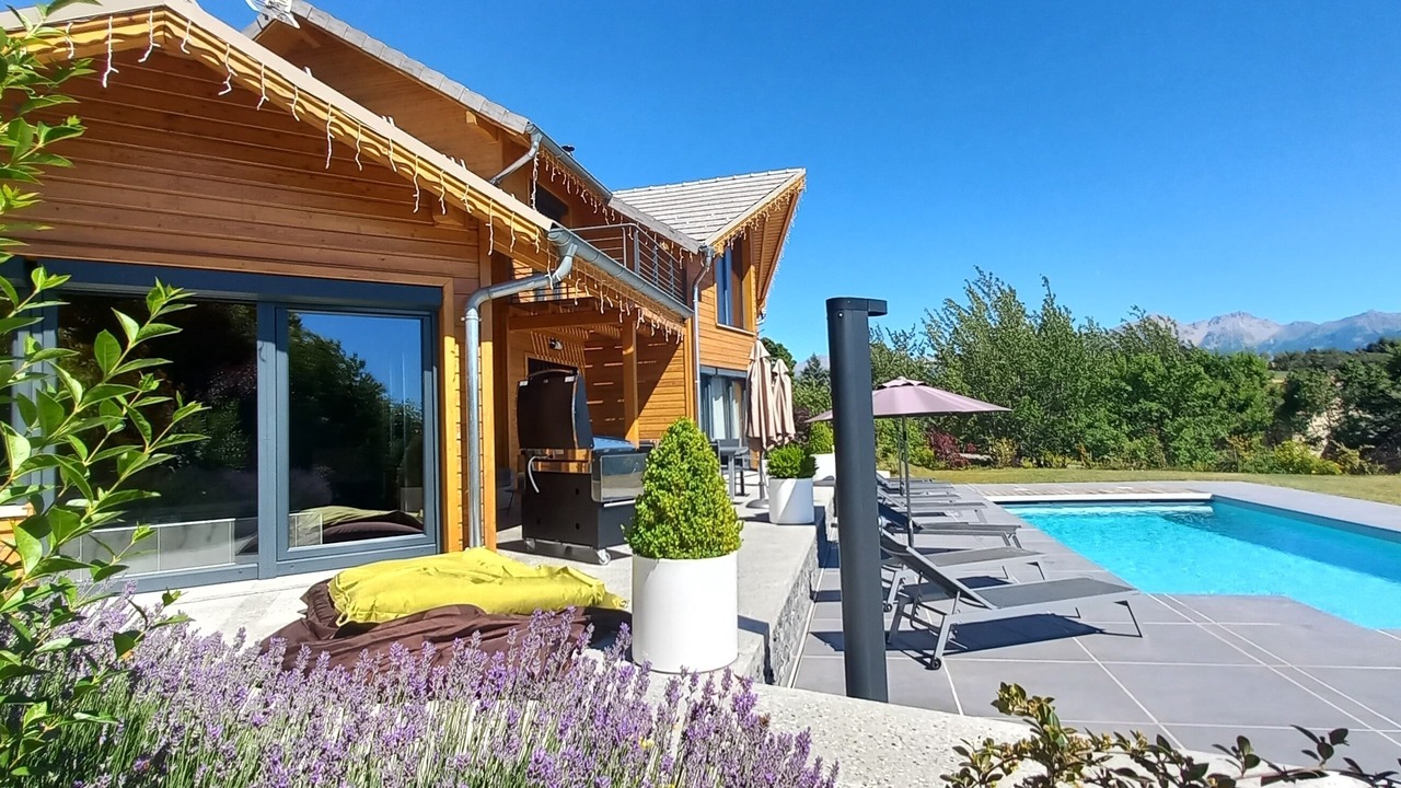 Photo of Outdoor in Puy-Saint-Eusebe