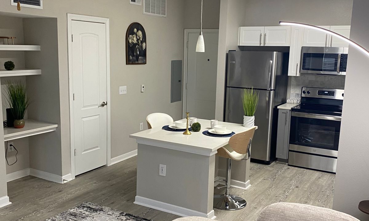 Photo of Livingroom in Alden Bridge