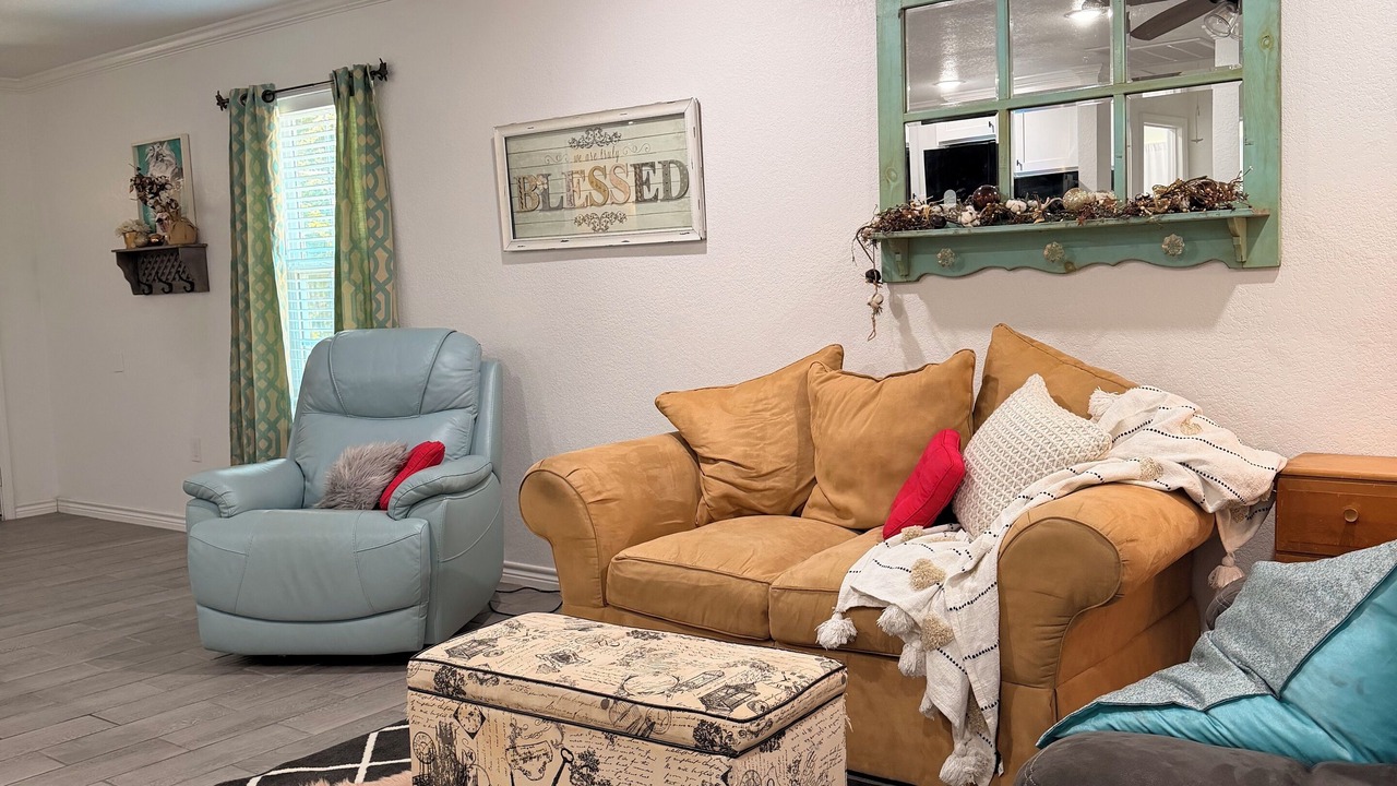 Photo of Livingroom in Flint