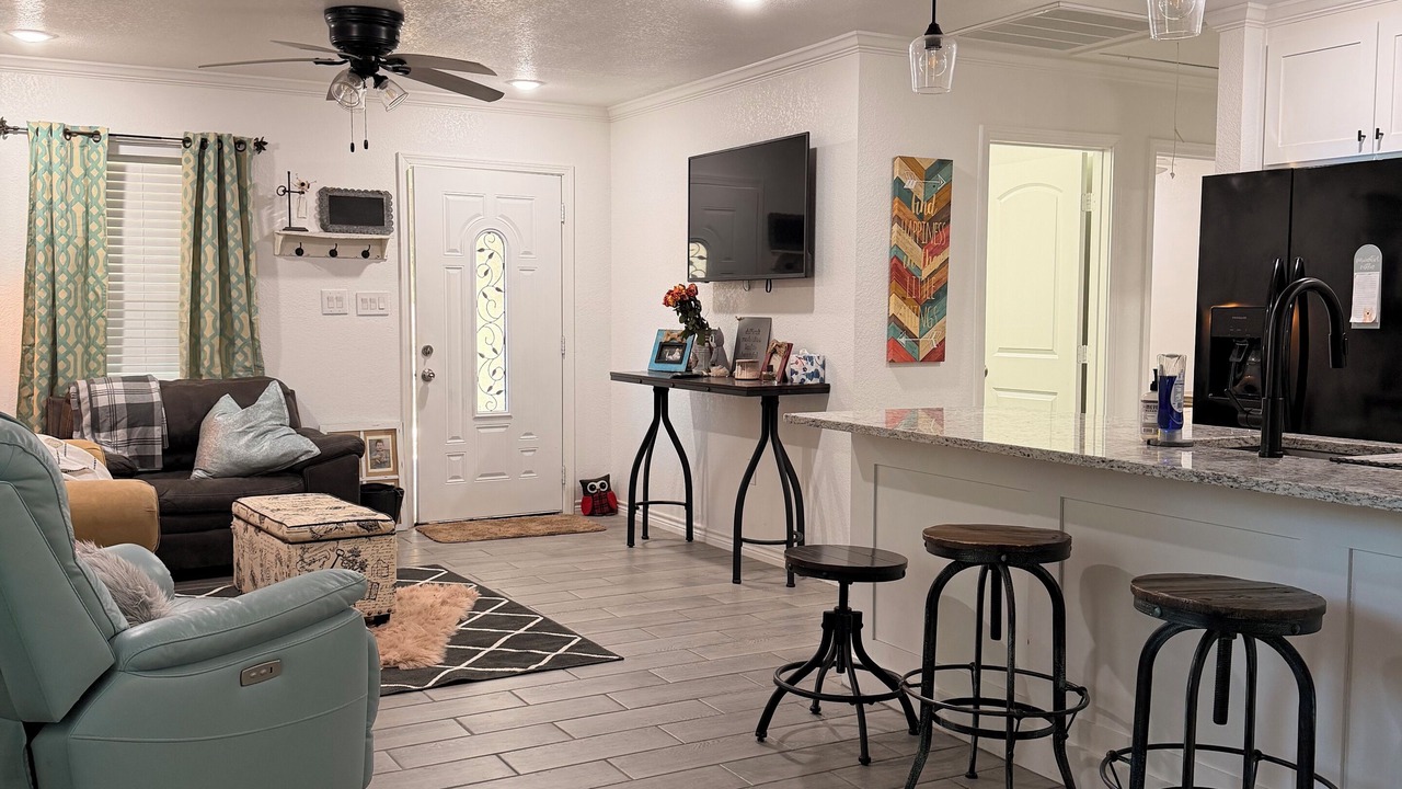 Photo of Livingroom in Flint