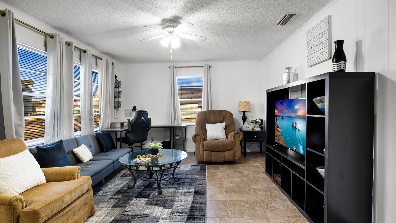 Photo of Livingroom in Lindale
