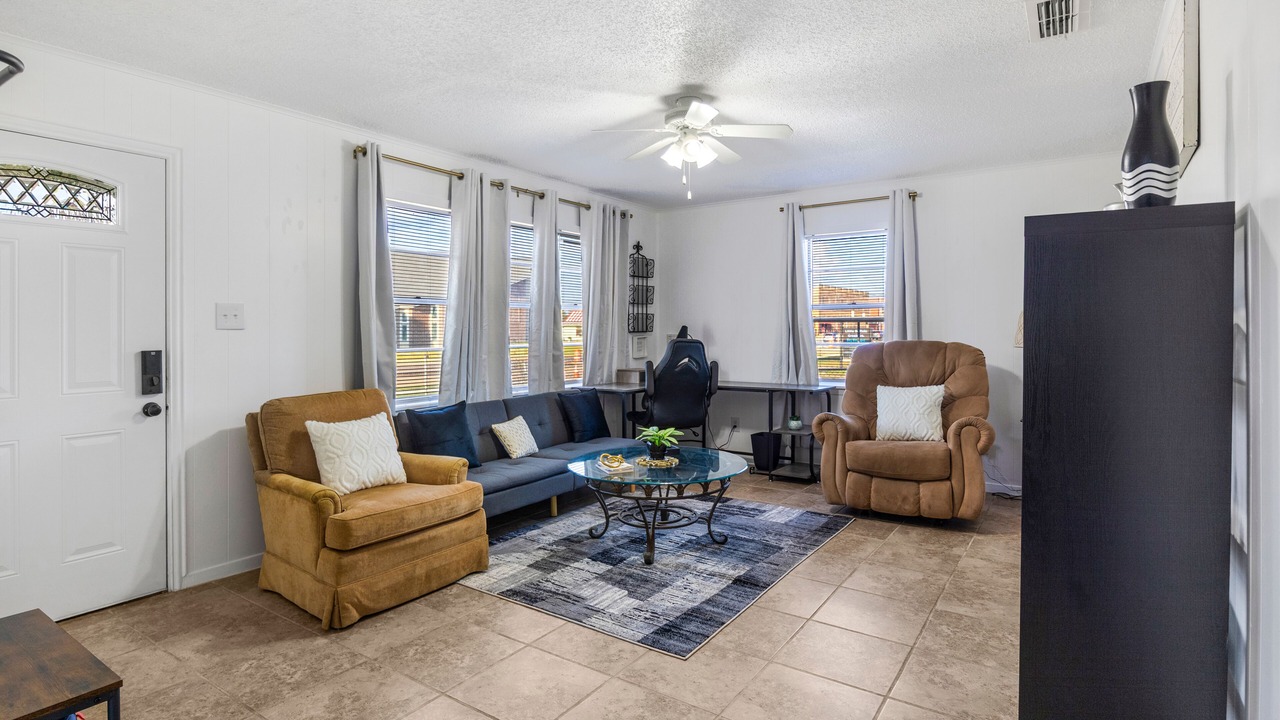 Photo of Livingroom in Lindale