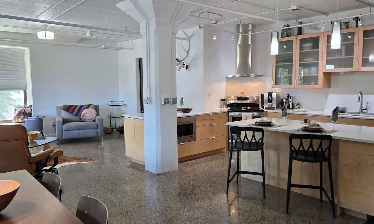 Photo of Others in Helena