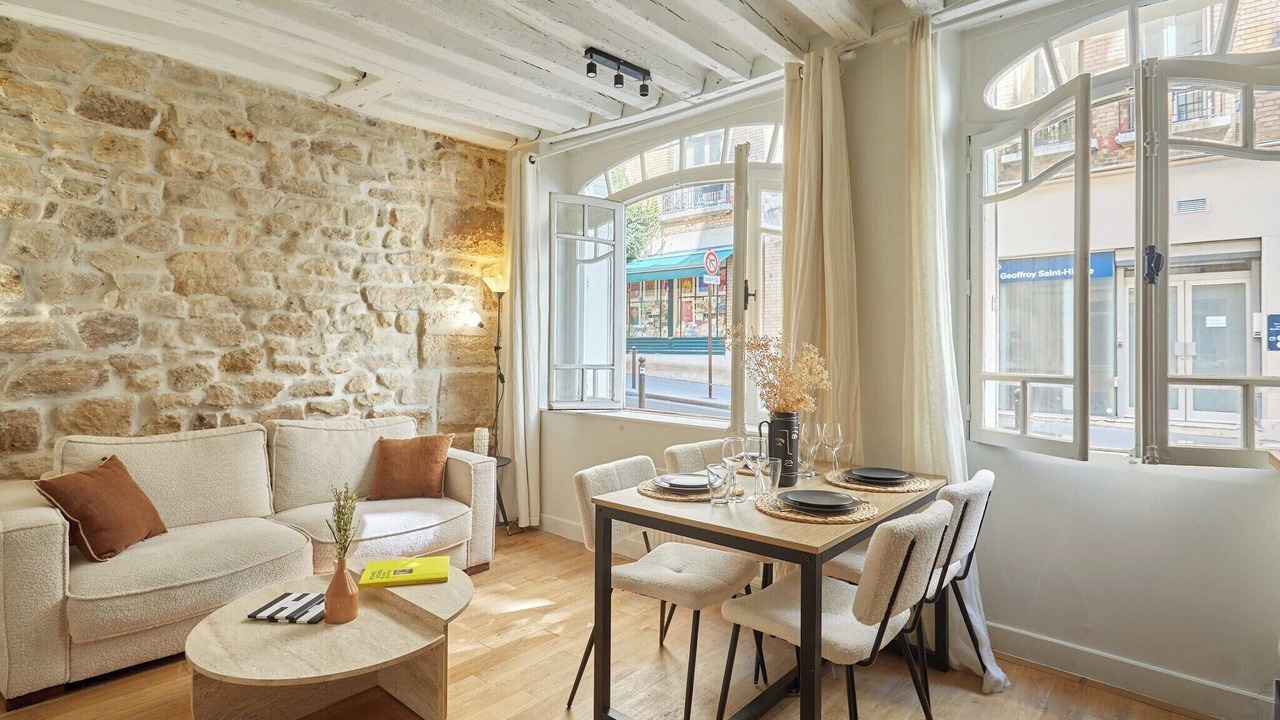 Photo of Livingroom in 5th Arrondissement