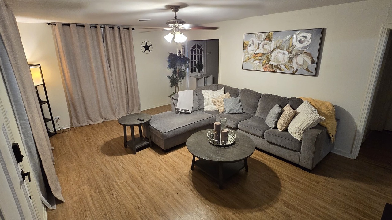 Photo of Livingroom in Taylor
