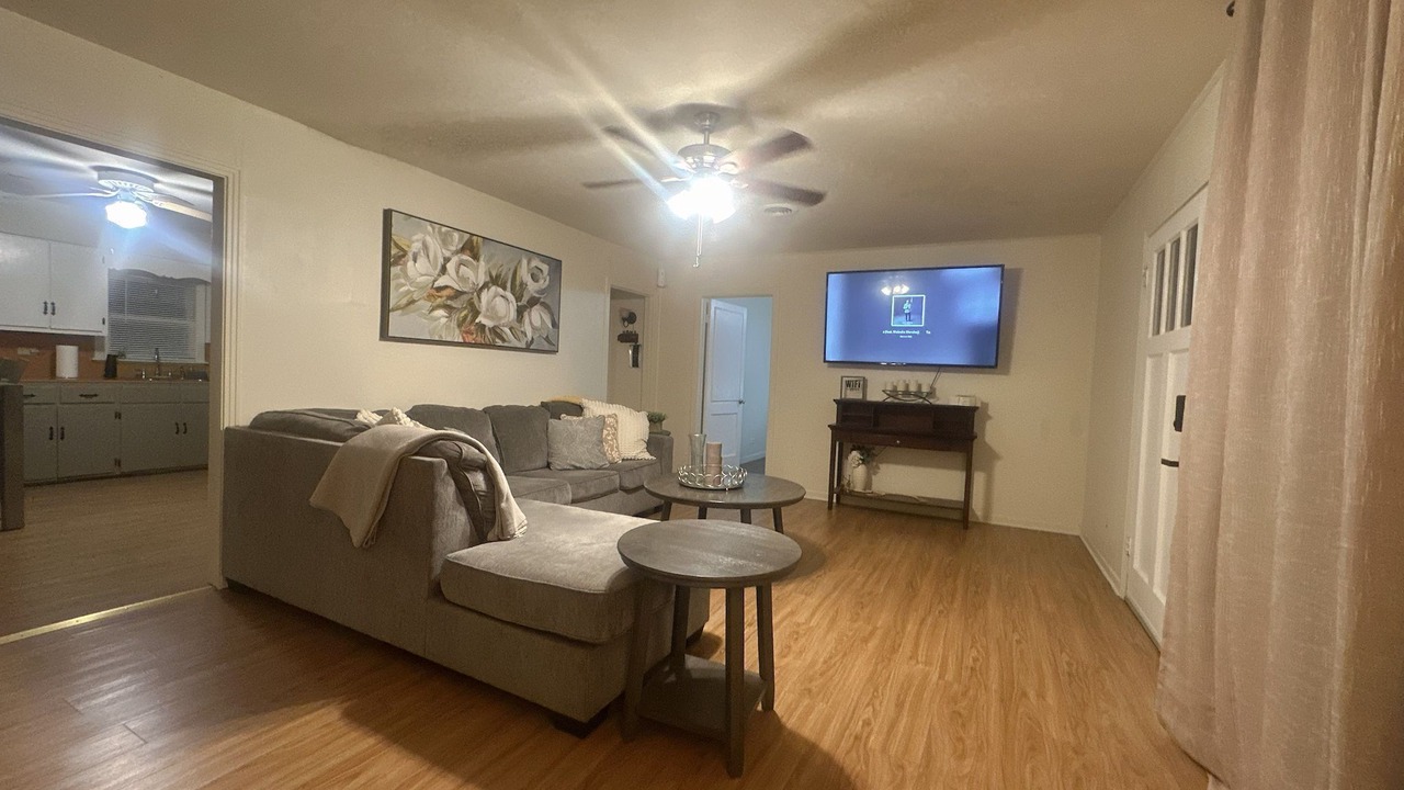 Photo of Livingroom in Taylor